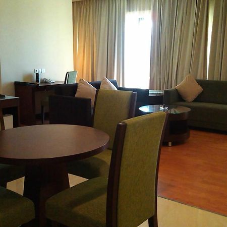 فندق مانادوفي  فندق ومركز سوتانراجا للمؤتمرات والترفيه المظهر الخارجي الصورة